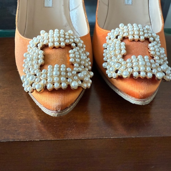 Manolo Blahnik Hangisi Orange - Picture 5 of 8